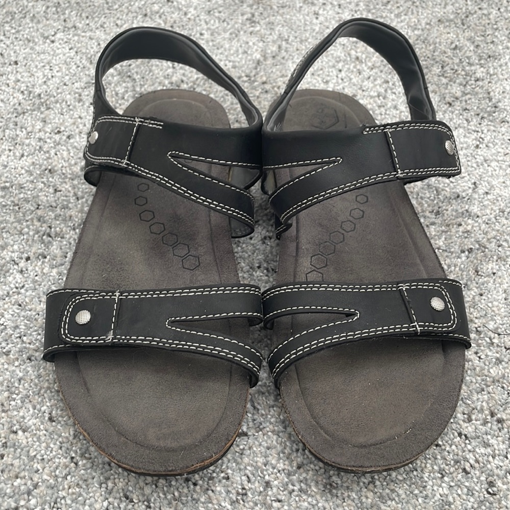 Khombu sandals, black, style: Ava, size: 9